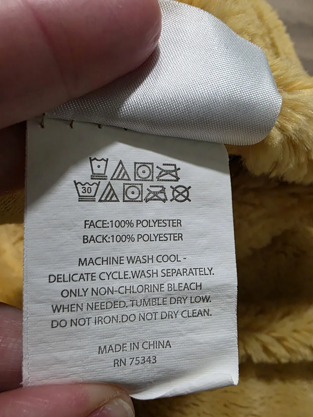 Plush Luxury Throw Blanket – Cream Faux Fur